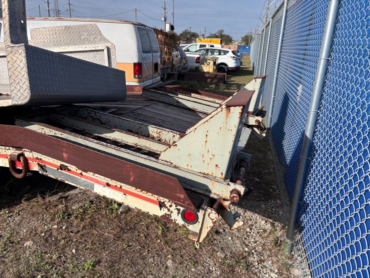 #51-•-interstate-tandem-axle-flatbed-equipment-trailer-image-4