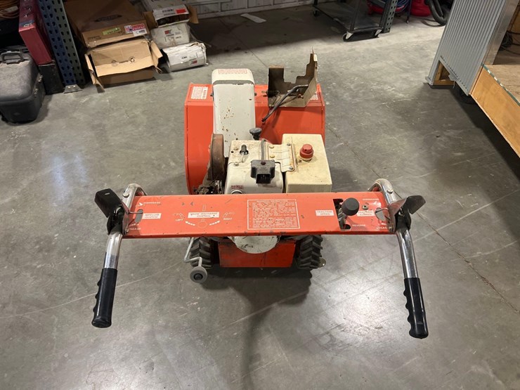 jacobsen-826-walk-behind-snowblower-image-5