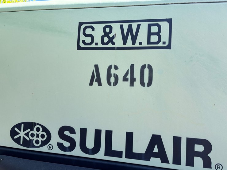 #32-•-sullair-185-towable-185-cfm-air-compressor-image-6