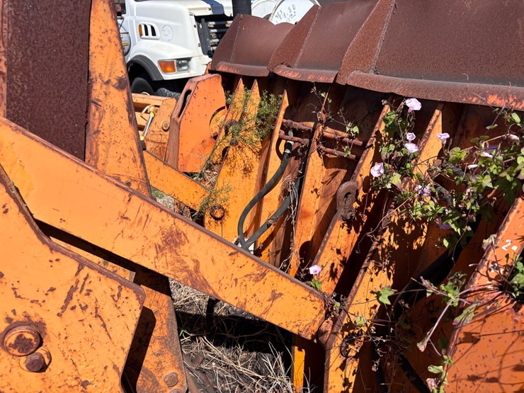 #39-•-case-115-crawler-loader-with-front-bucket-image-7