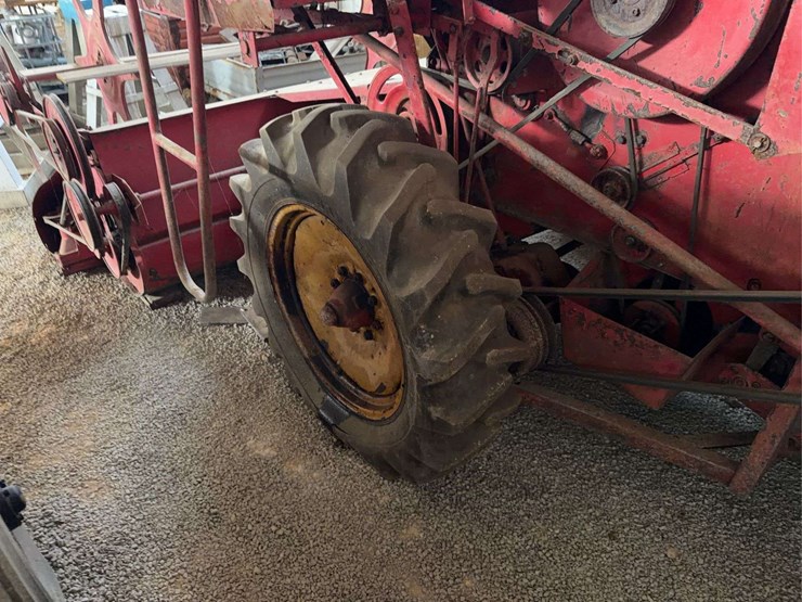 massey-harris-35-combine-image-26