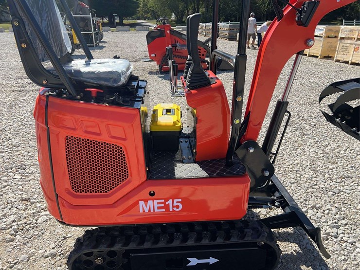 mini-excavator-me15-image-10