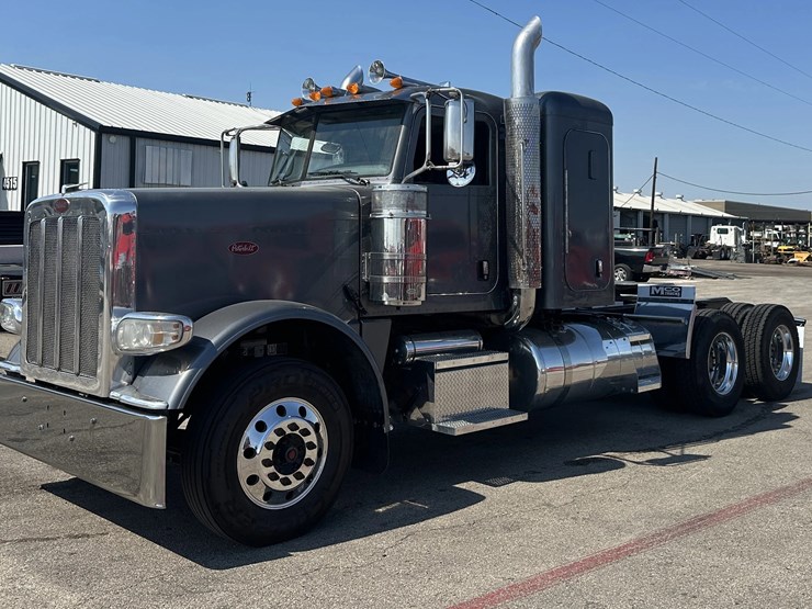 2016-peterbilt-389-image-2