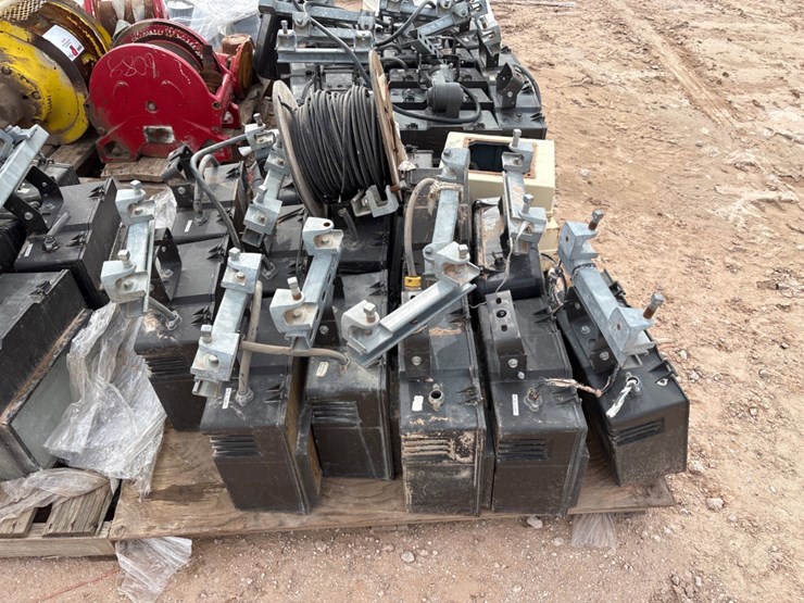 pallet-of-(13)-floodlights-image-2