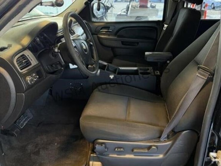 2014-chevrolet-tahoe-suv-image-24