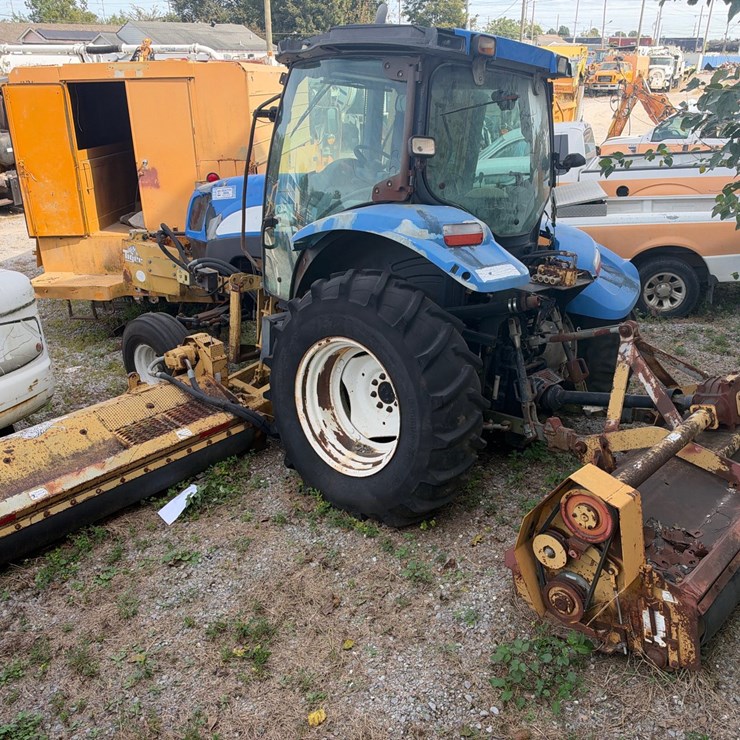 #83 • 2007 NEW HOLLAND TS100A TRACTOR