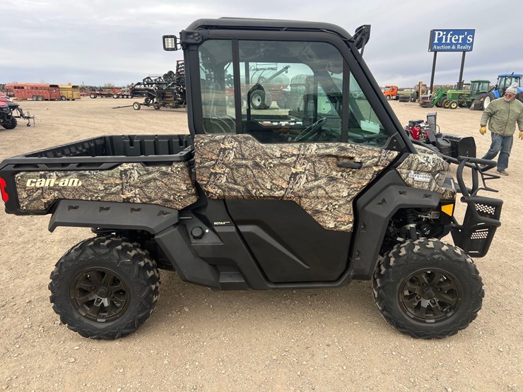 2022-can-am-defender-utv-image-4