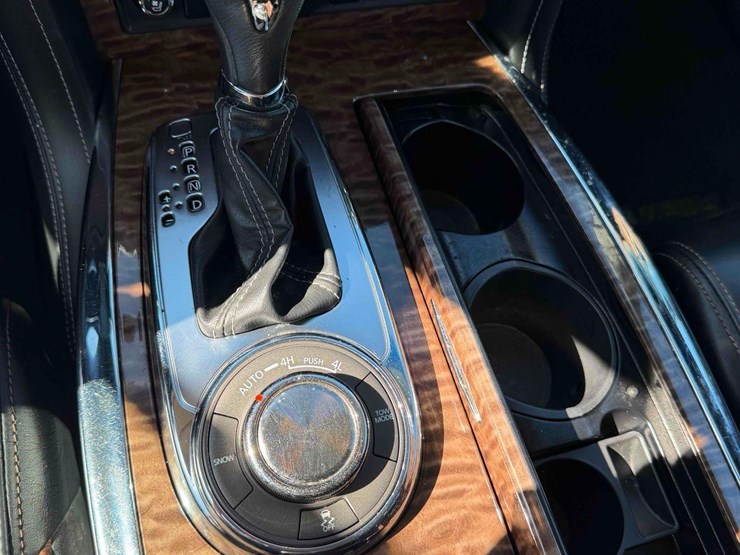 2017-nissan-armada-suv-image-16