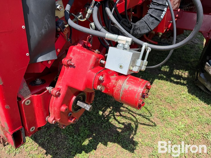 2006-case-ih-2388-axial-flow-combine-image-14