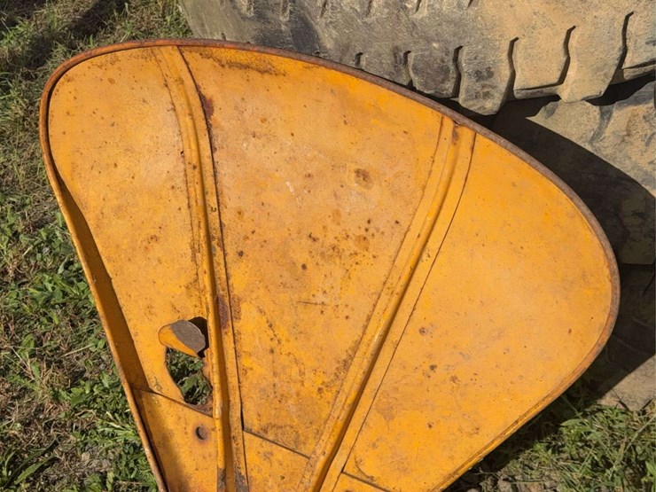 john-deere-clamshell-fender-image-4