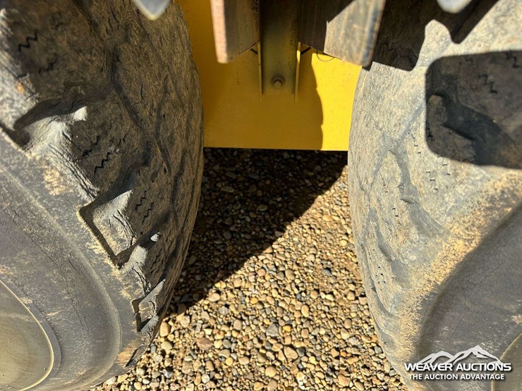 2011-john-deere-772g-awd-motor-grader-image-37
