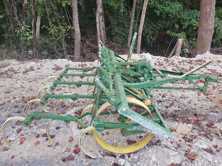 john-deere-chisel-plow-image-2