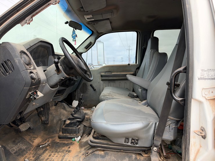 2013-ford-f-650-super-duty-winch-truck-image-7