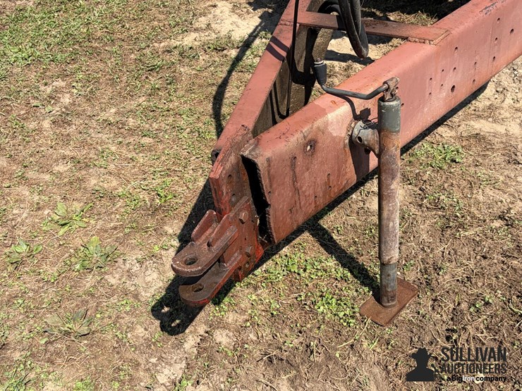 highway-equipment-company-l-70-11-8-ton-lime-spreader-image-9