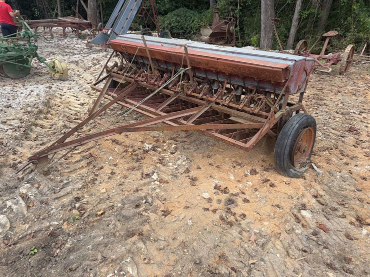 international-10’-grain-drill-image-1