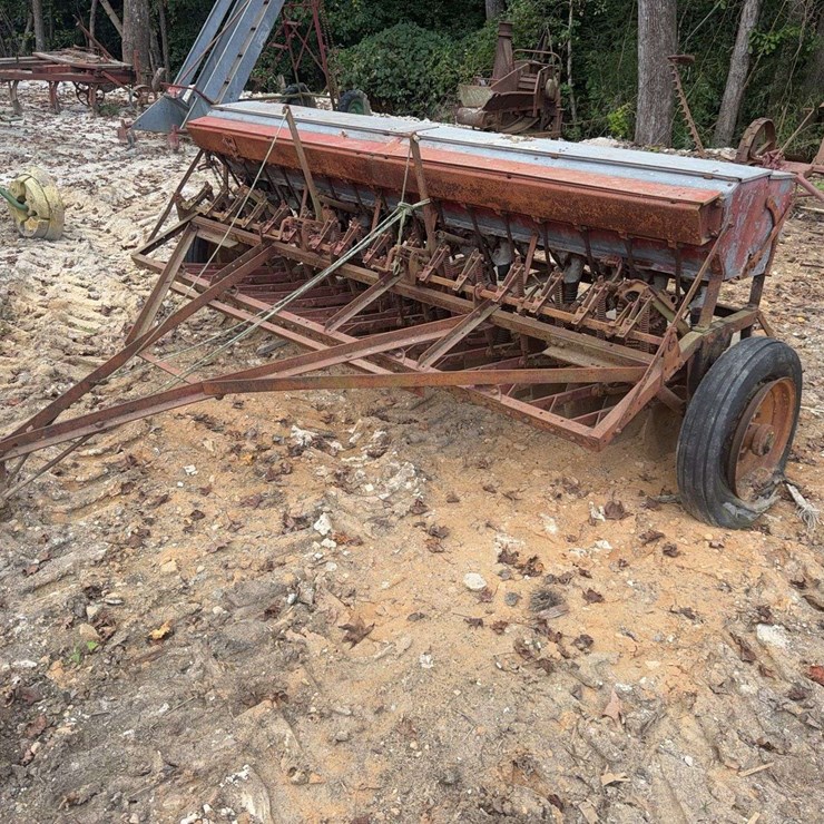 International 10’ Grain Drill