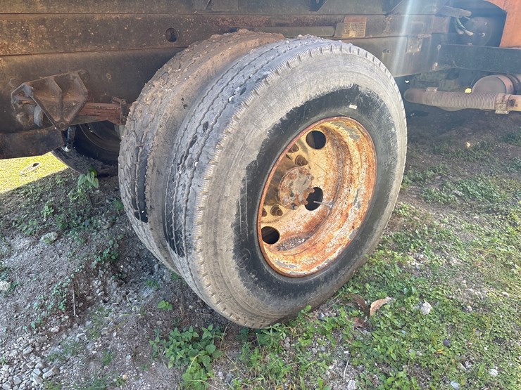 #19-•-ford-f-750-super-duty-single-axle-dump-truck-image-8