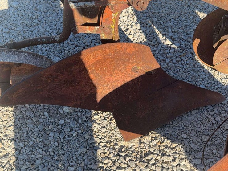 three-bottom-plow-image-15