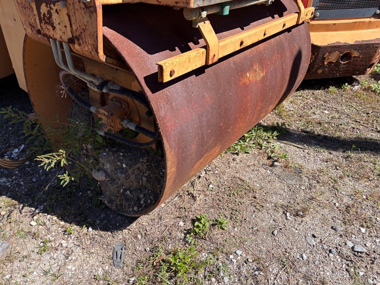 #44-•-case-dv202-compact-tandem-vibratory-roller-image-10