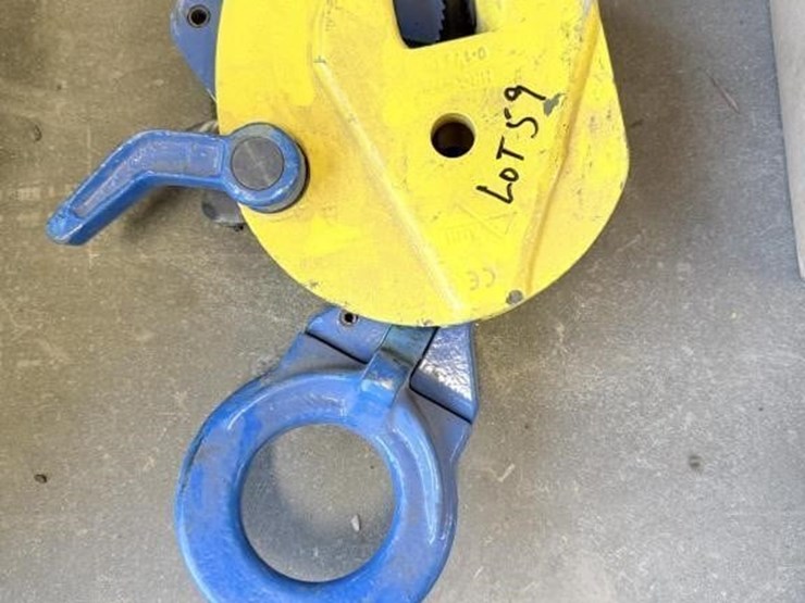 amh-0-1/13"-lifting-clamp-image-1