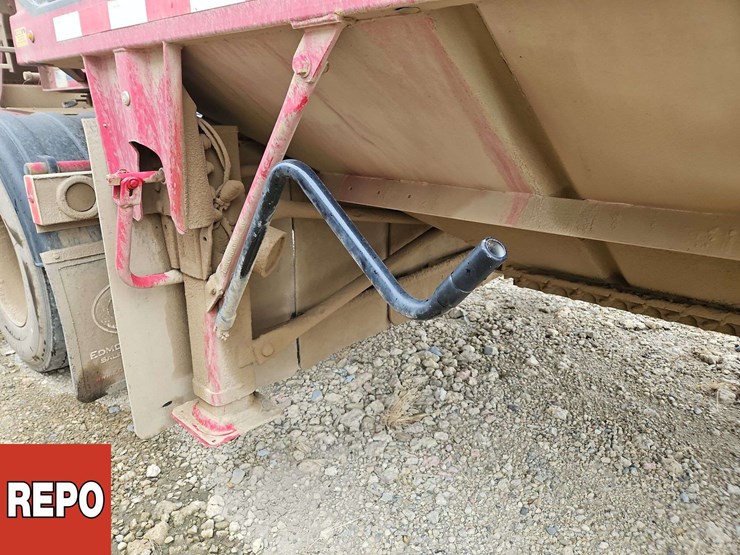2024-doepker-grain-super-b-bulk-trailer-image-18