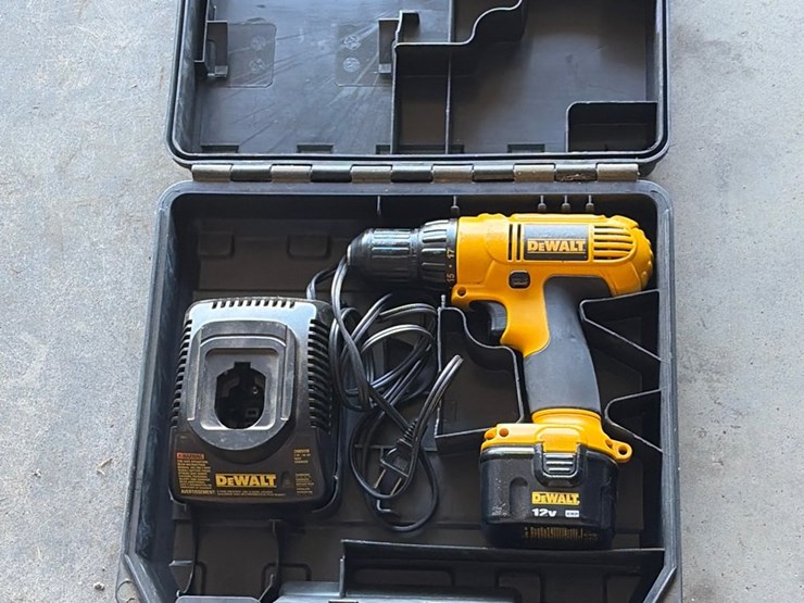 #65-•-dewalt-12-v-cordless-screw-gun-with-charger-and-carrying-box-image-1