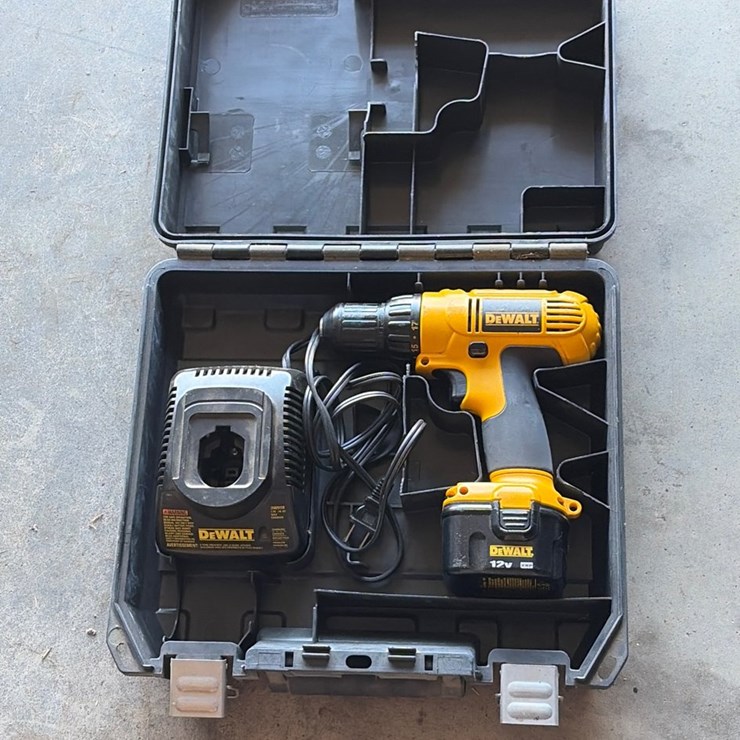 #65 • DeWalt 12 V cordless screw gun with charger and carrying box