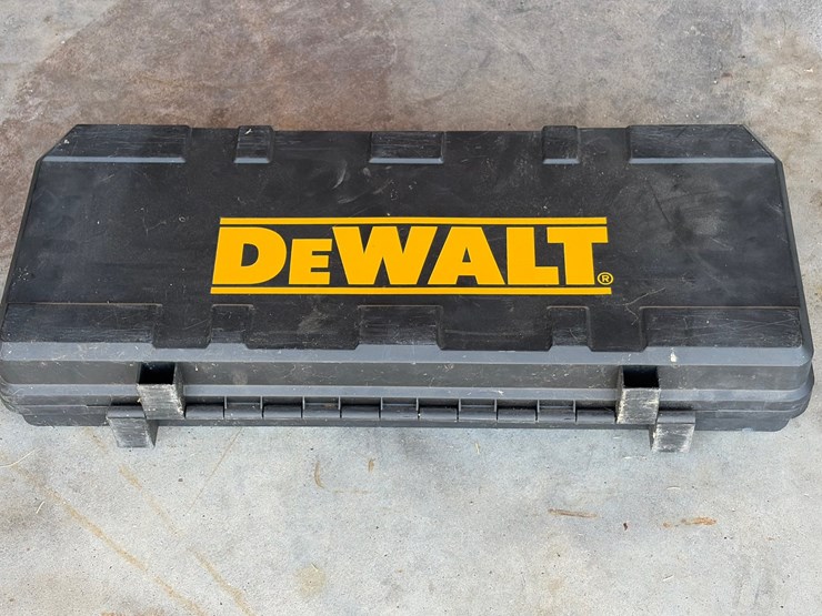 #39-•-dewalt-reciprocating-saw-electric-with-extra-saw-blades-and-box-image-3