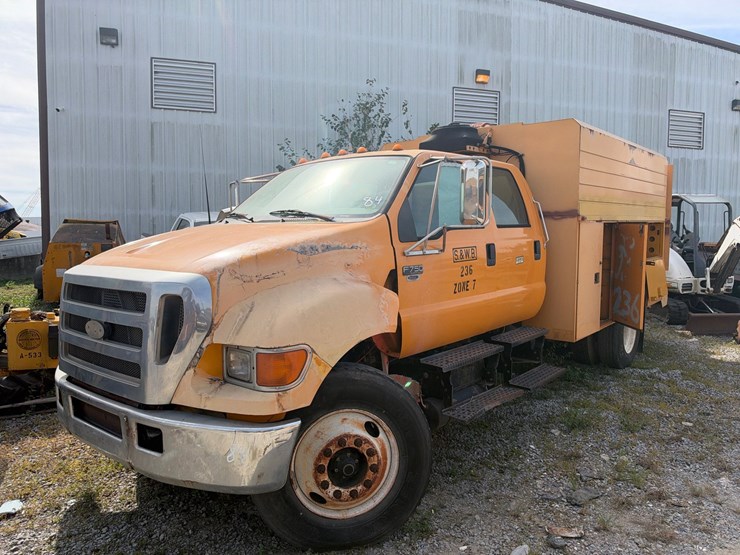 #84-•-2006-ford-f-750-super-duty-4x2-service-body-utility-truck-image-1