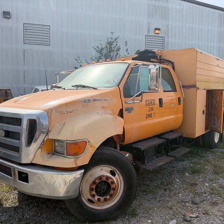 #84 • 2006 Ford F-750 Super Duty 4x2 Service Body Utility Truck