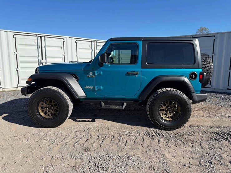2019-jeep-wrangler-sport-image-2