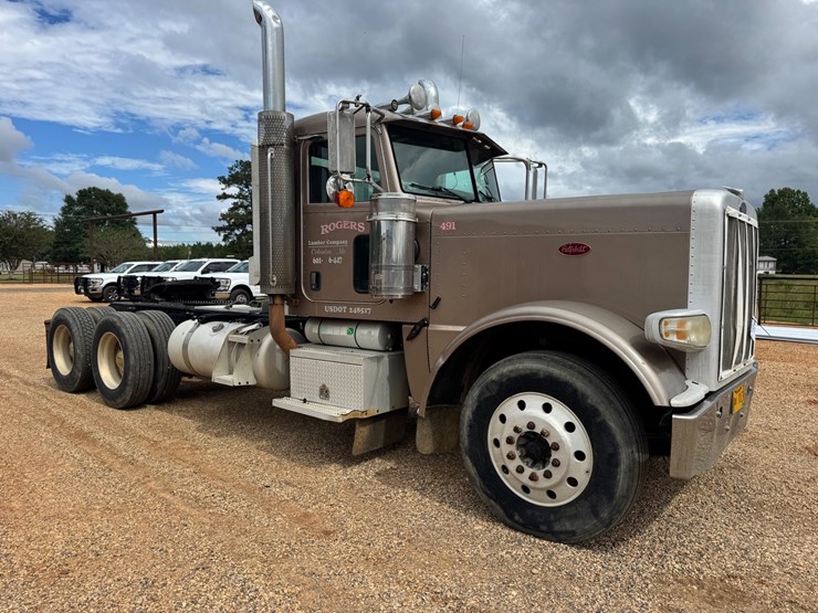 #207-•-2009-389-peterbilt-image-7