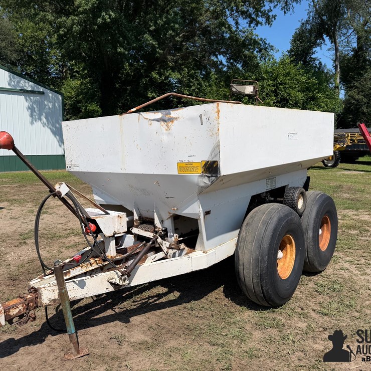 JT Industries 6 Ton Fertilizer Spreader