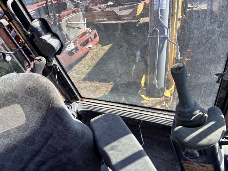 #18-•-new-holland-b110c-backhoe-loader-image-15