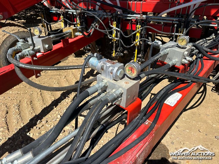 2011-bourgault-3310-55-55-ft.-seeder-image-12