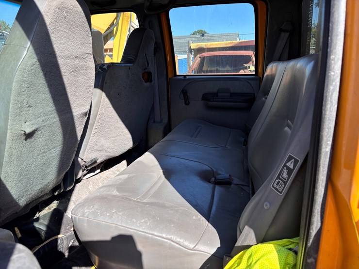 #17-•-2009-ford-f-750-super-duty-crew-cab-utility-truck-image-15