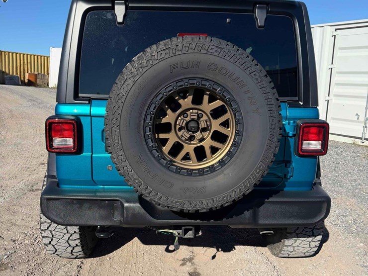 2019-jeep-wrangler-sport-image-4