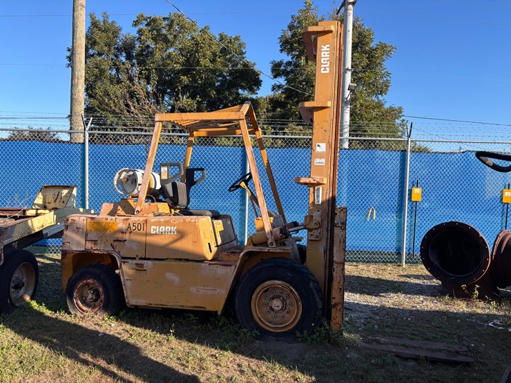 #3-•-clark-c500-ys100-lp-propane-industrial-forklift-image-2
