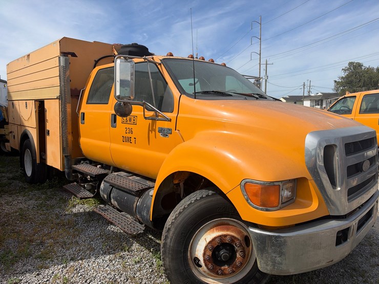 #84-•-2006-ford-f-750-super-duty-4x2-service-body-utility-truck-image-2