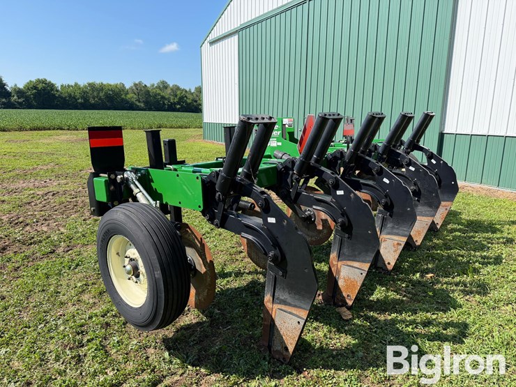 unverferth-zone-builder-132-subsoiler-image-7