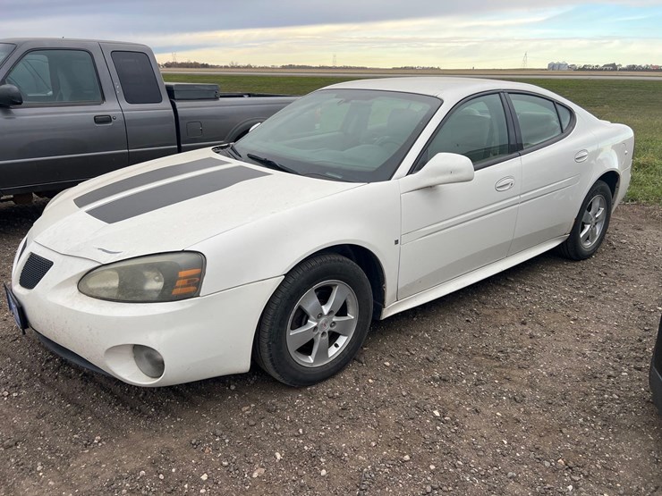 2008-pontiac-grand-prix-sedan-image-1