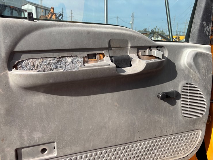 #49-•-ford-f-750-super-duty-unitized-asphalt-patcher-truck-image-24