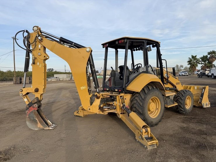 2025-caterpillar-420-image-3