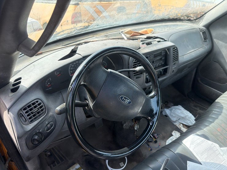 #96-•-2004-ford-f-150-pickup-image-13