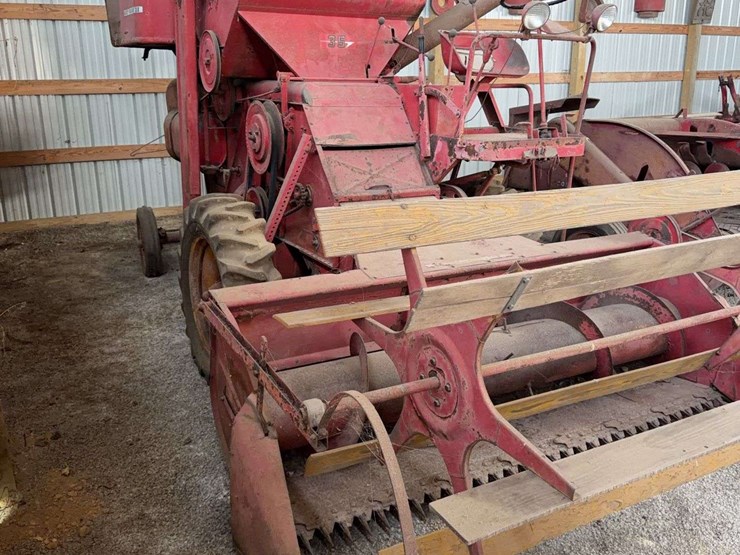 massey-harris-35-combine-image-5