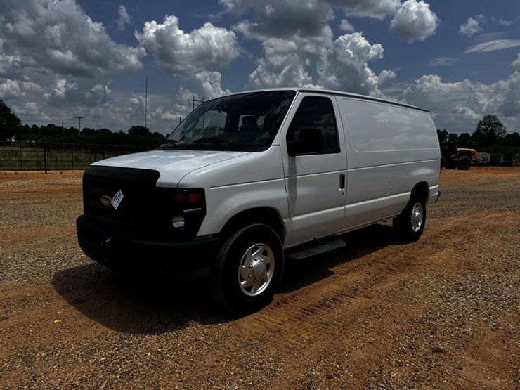#265-•-2012-ford-econoline-van-image-1