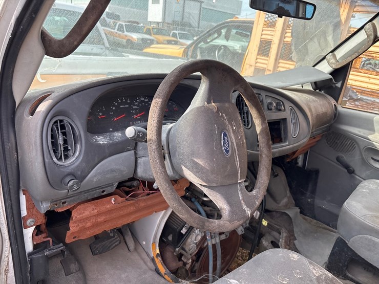 #52-•-ford-e-150-econoline-full-size-cargo-van-image-8