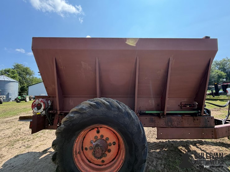 highway-equipment-company-l-70-11-8-ton-lime-spreader-image-18