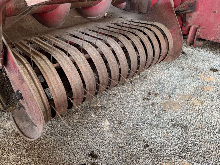mccormick-56-t-square-baler-image-34