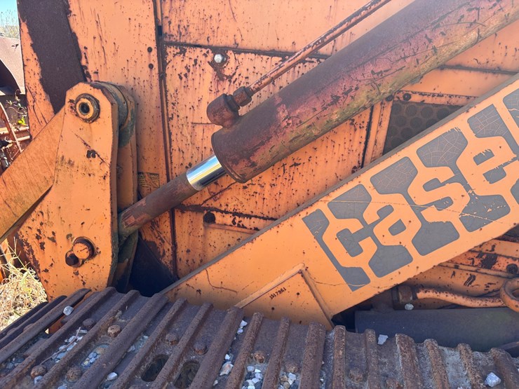 #39-•-case-115-crawler-loader-with-front-bucket-image-10